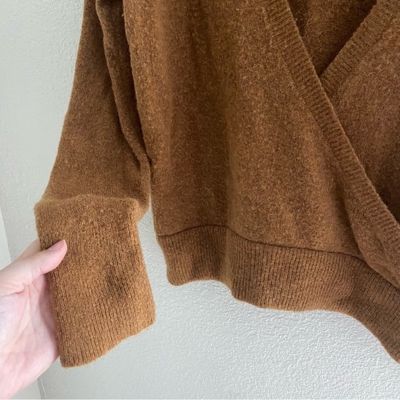 Madewell Wrap-Front Pullover Sweater in Coziest Yarn Size Medium - Picture 8 of 11